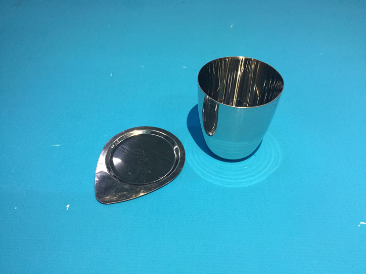 為了減少對揮發分測定結果的影響，檢驗中如何選擇儀器？